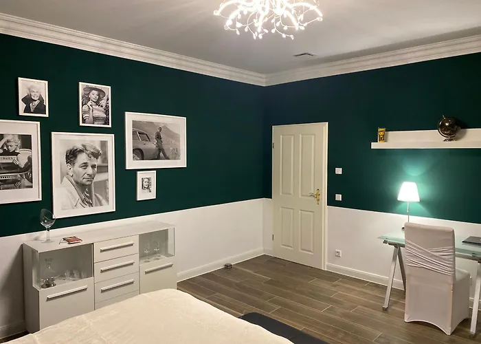 Eifel Hills דירה